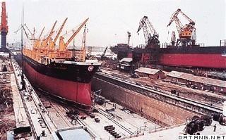 航母在陸地建造還是海上建造